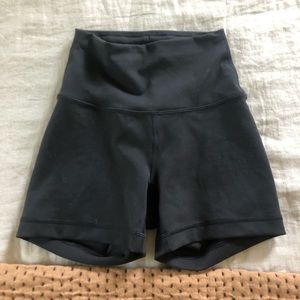 Lululemon Wunder Train Highrise Shorts